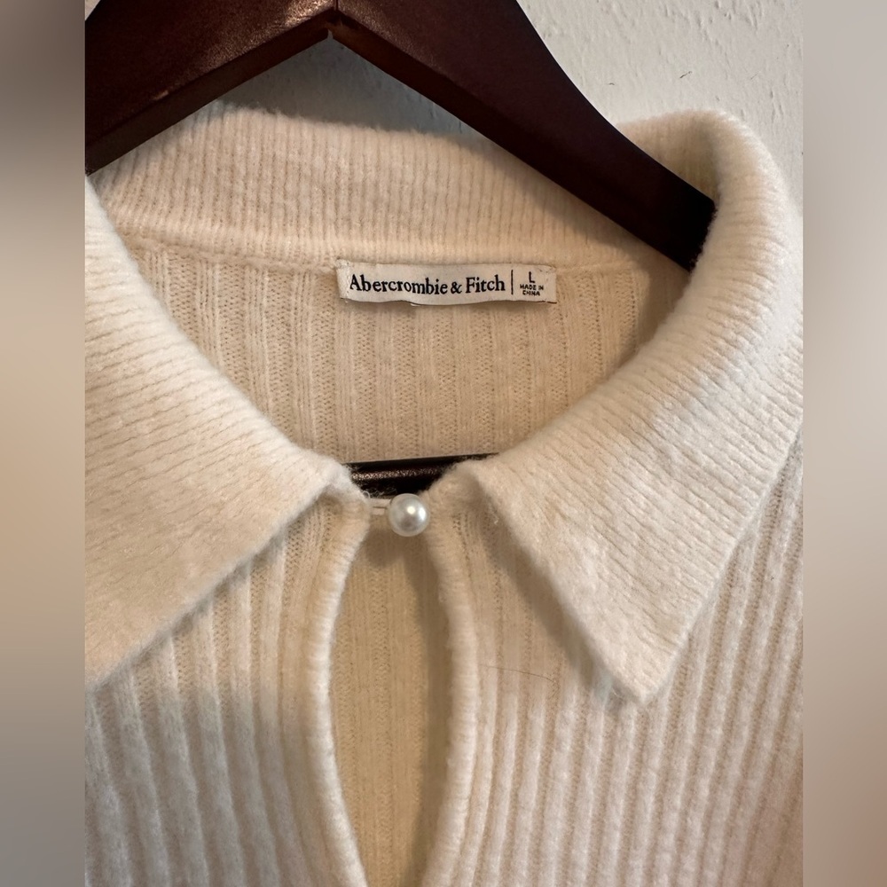 Abercrombie And Fitch Soft Ribbed Texture Collared Cardigan in Creamy White Sz L - Picture 4 of 5
